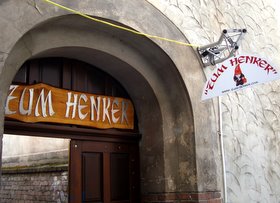 Bild zu Teenie Disco und Darkwave Night im Henker