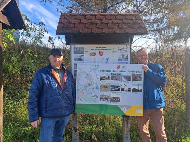 Bild zu Hinweistafeln an zentralen Punkten