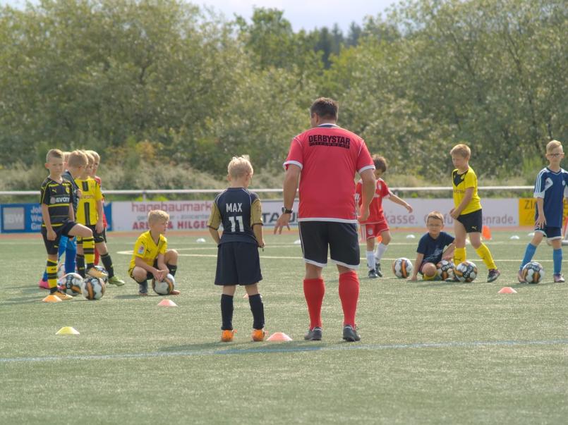 Bild zu Teamgeist, Technik, Toleranz: Was Teamsport zur kindlichen Entwicklung beitrgt