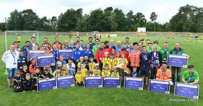Einer der ENSO-Fußball-Nachwuchsförderpreise geht an den Bertsdorfer SV Einer der ENSO-Fußball-Nachwuchsförderpreise geht an den Bertsdorfer SV